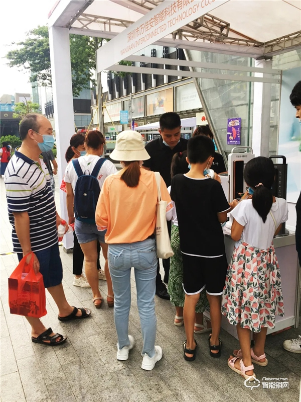 “5G+”浪潮：万佳安中国福锁惊艳亮相智能生活体验展，开启全民5G智慧新生活