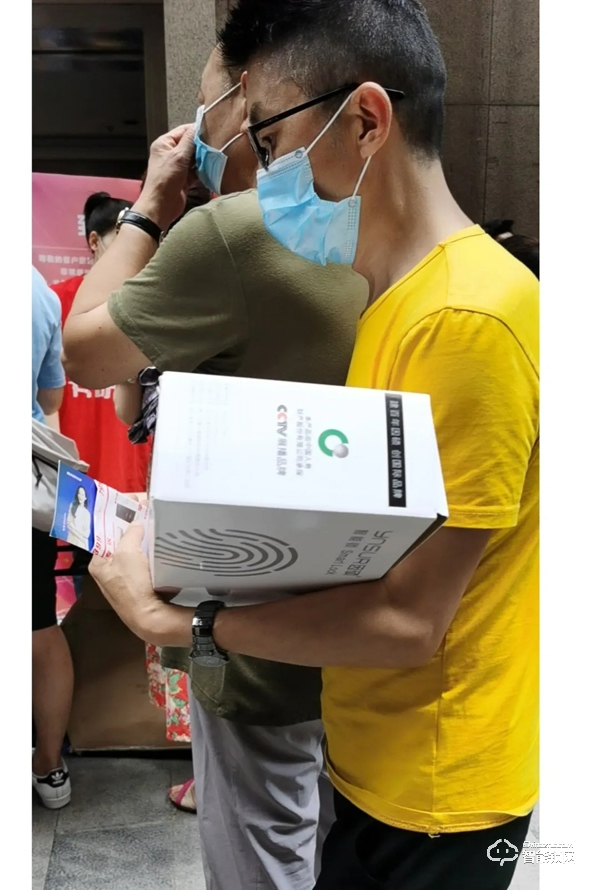重庆百货电器618大卖！解放碑上演万人排队抢购因硕智能锁！