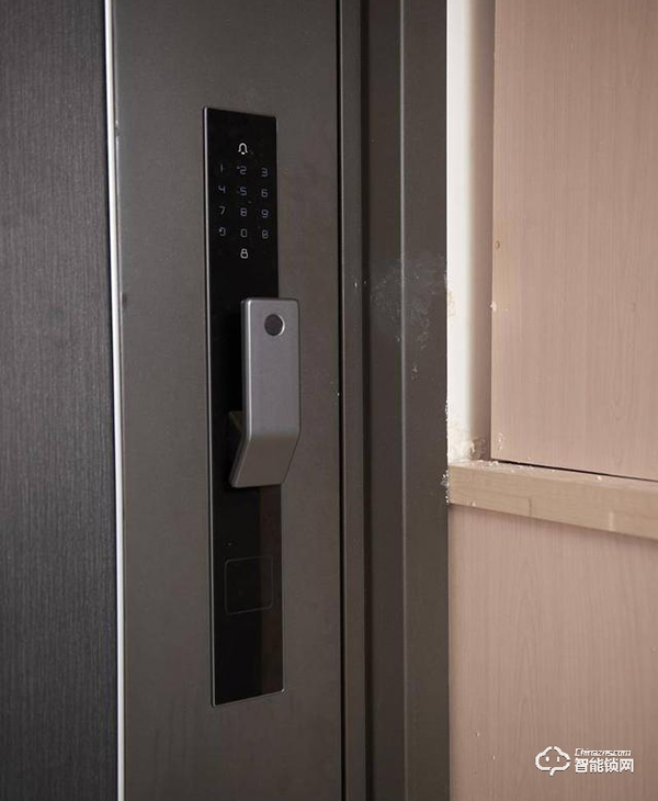 一个门重85KG，小米有品上架，嵌入式智能锁，自带10寸屏