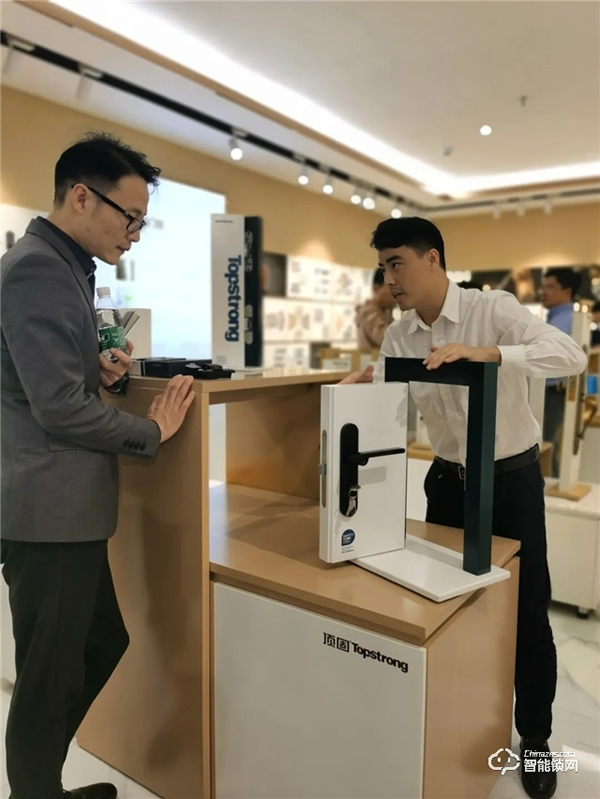 强强联合，共创辉煌 | 龙湖地产高层到访顶固，共谋未来深度发展
